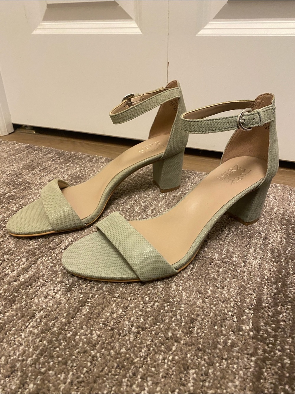 NEW Naturalizer Mint Green Ankle-Strap Block Heel Sandals / Heel
